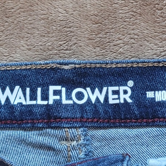 Wallflower The Mom Jean Shorts Size 9 NWT - Picture 8 of 8
